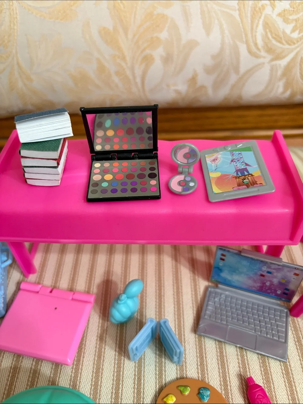 Barbie and doll house accessories (random)